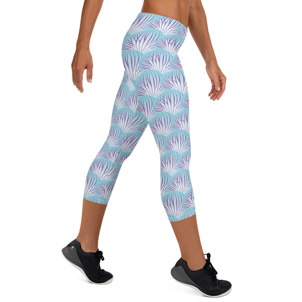 Woman modeling the Orchid Petal printed apri leggings from the right side.