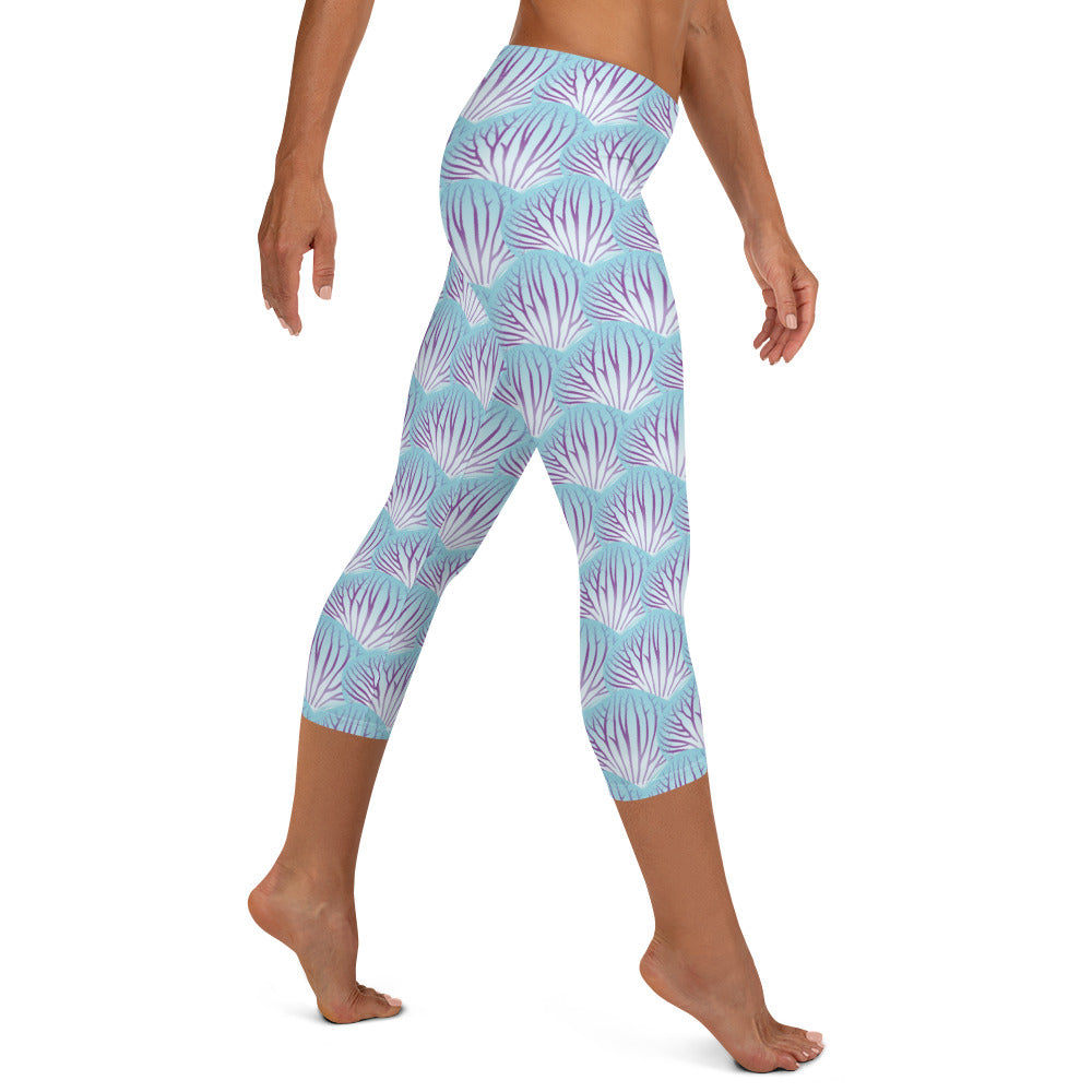 Woman modeling the Orchid Petal printed apri leggings from the right side.
